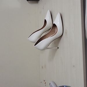 Steve Madden white pumps size 8